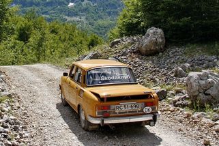 Dánský cestovatel už třicet let křižuje Evropou se svým vozem Škoda 110 L